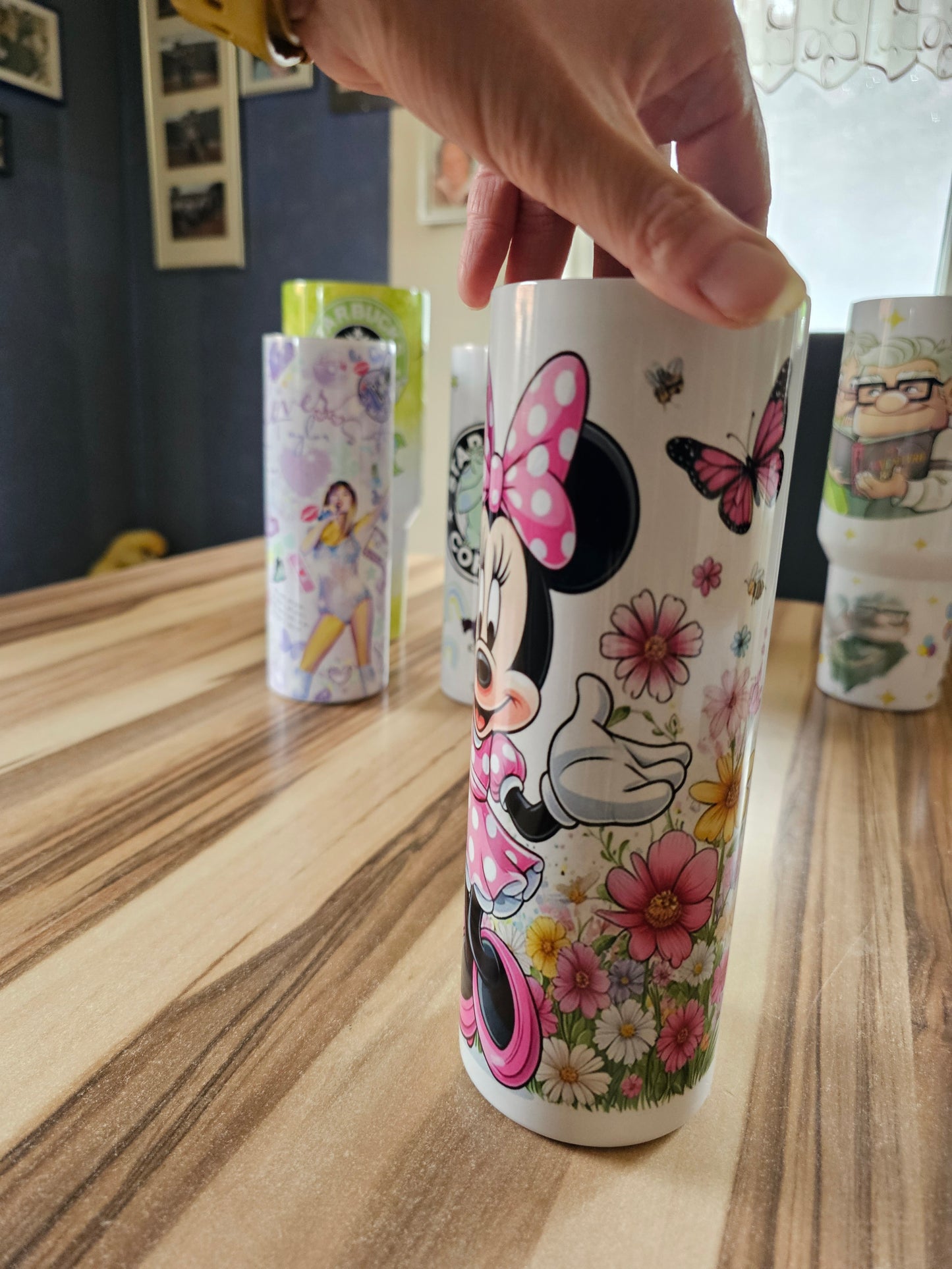 Minnie Maus mit Blumen 20oz Tumbler